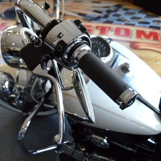 Alu Griffe chrom Gummi Harley Touring elektronischem Gas Throttle by Wire 08-18